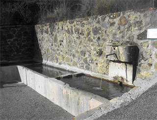 Lavoir et fontaine du plus bas village